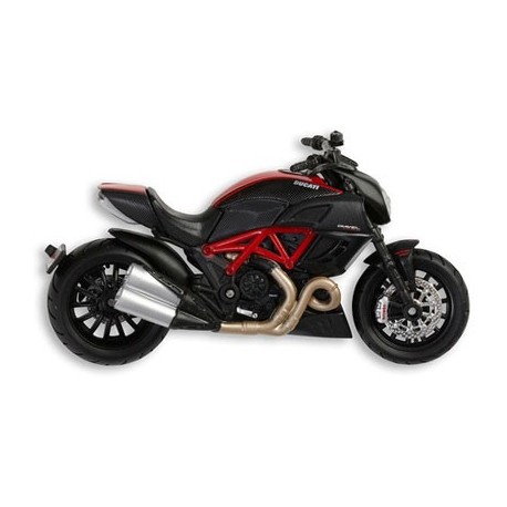 Maquette Ducati Diavel modèle 01:18